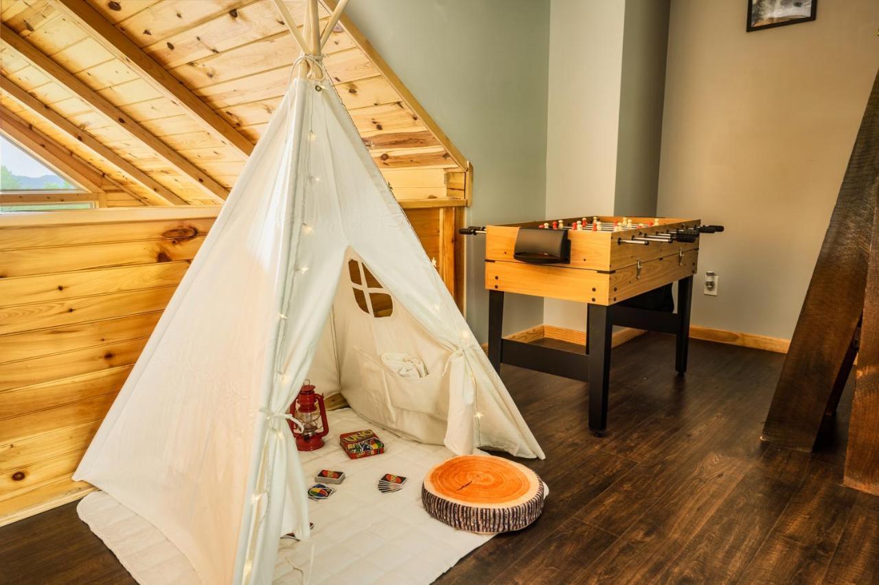 Mountainside - New Luxury Cabin-Fire Table-Hot Tub-3 Pools-Ps5-Bears Gatlinburg Kültér fotó